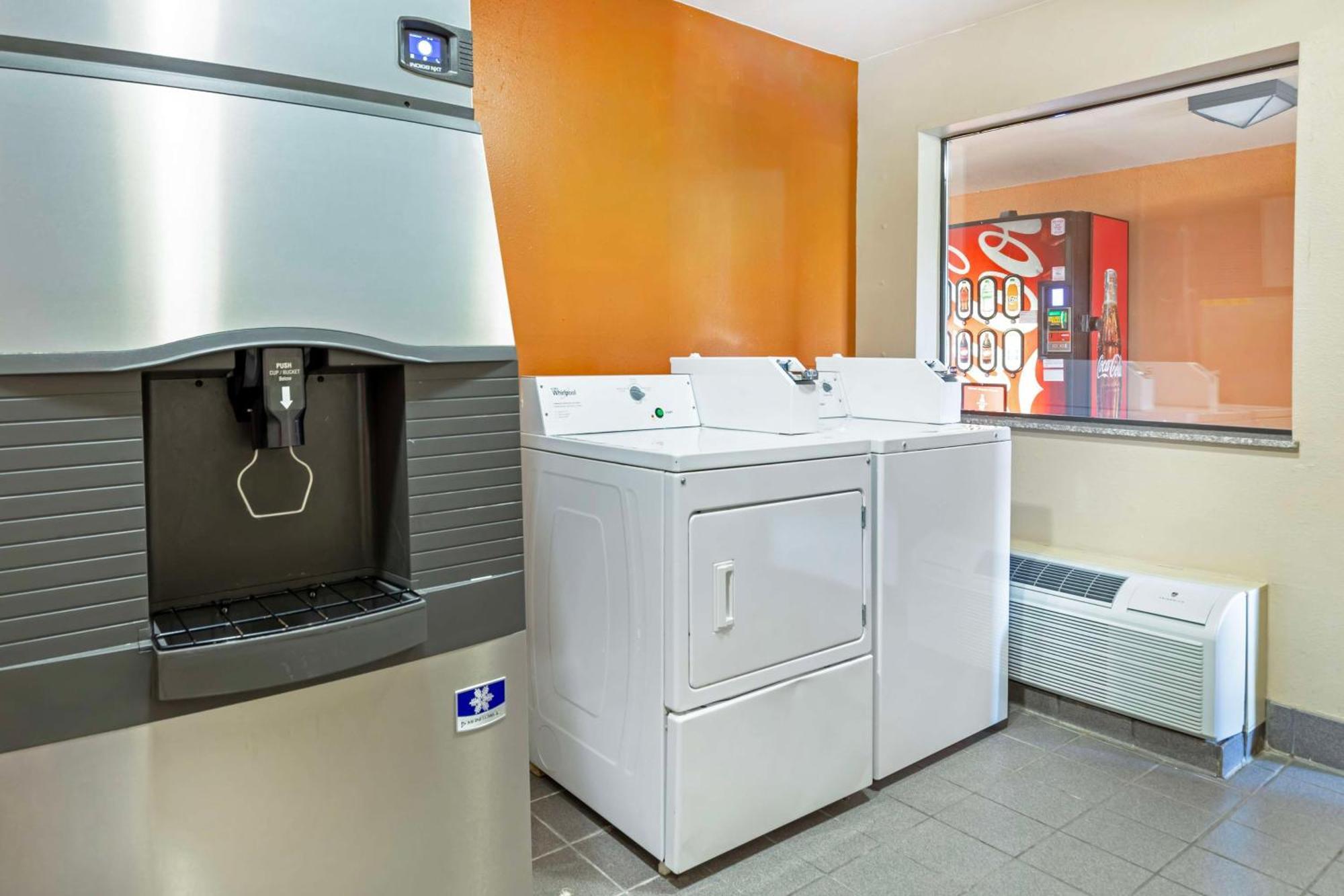 Best Western Inn & Suites ניו בראונפלס מראה חיצוני תמונה