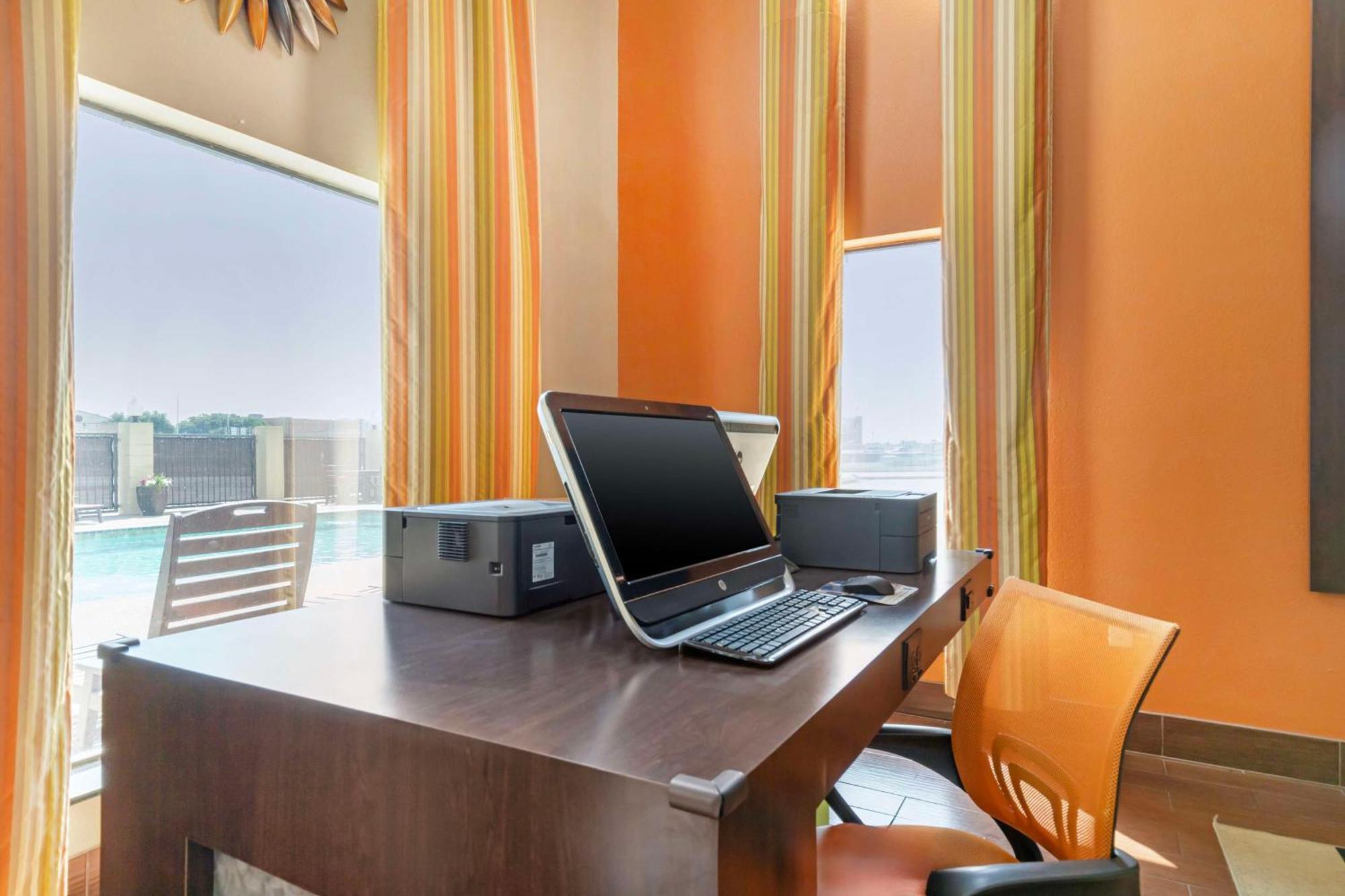 Best Western Inn & Suites ניו בראונפלס מראה חיצוני תמונה