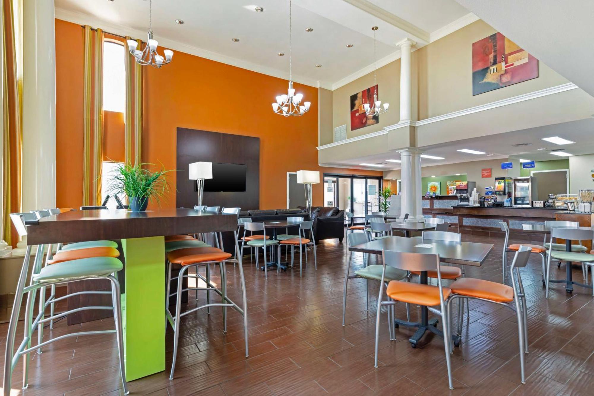 Best Western Inn & Suites ניו בראונפלס מראה חיצוני תמונה