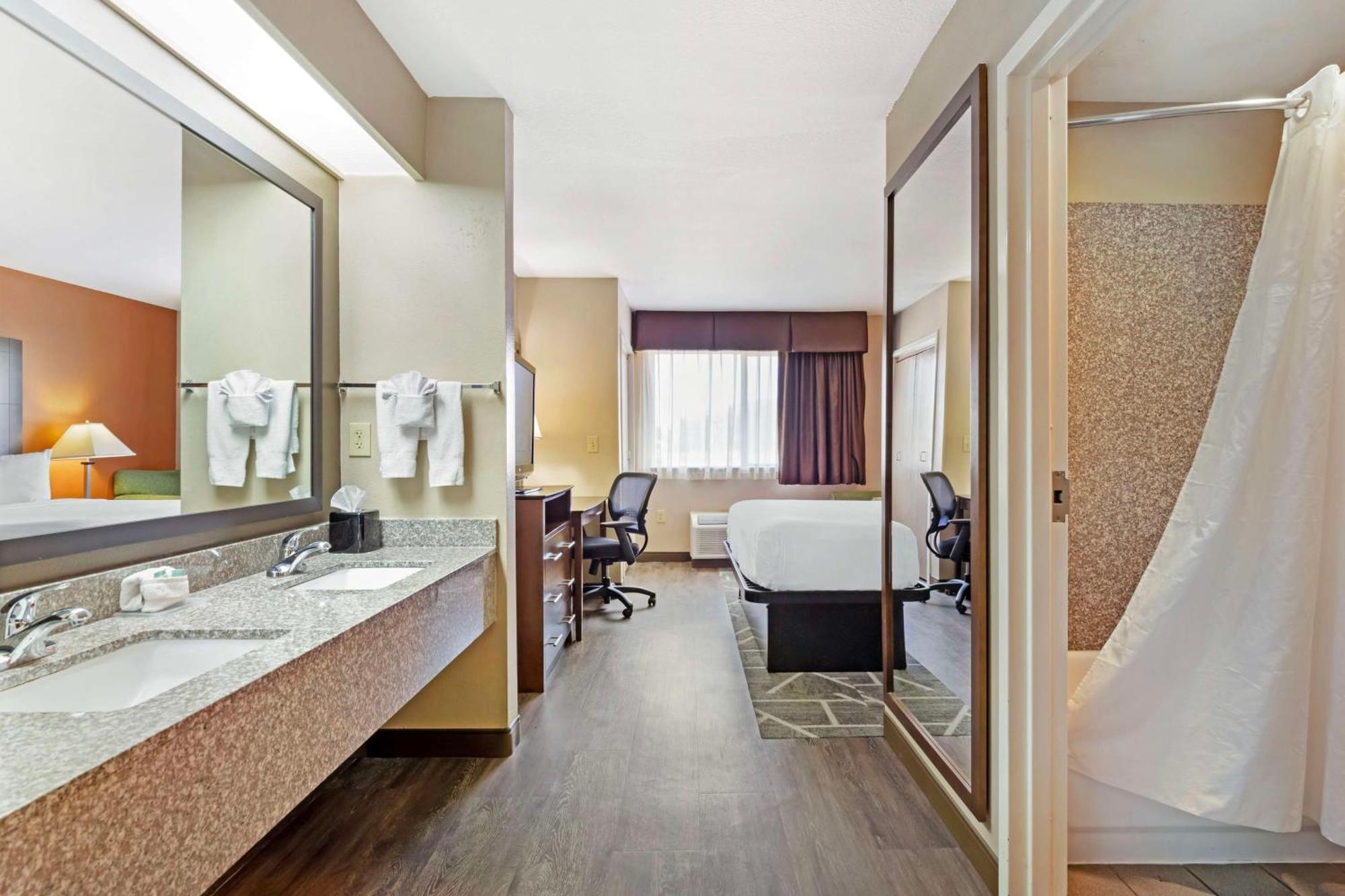 Best Western Inn & Suites ניו בראונפלס מראה חיצוני תמונה